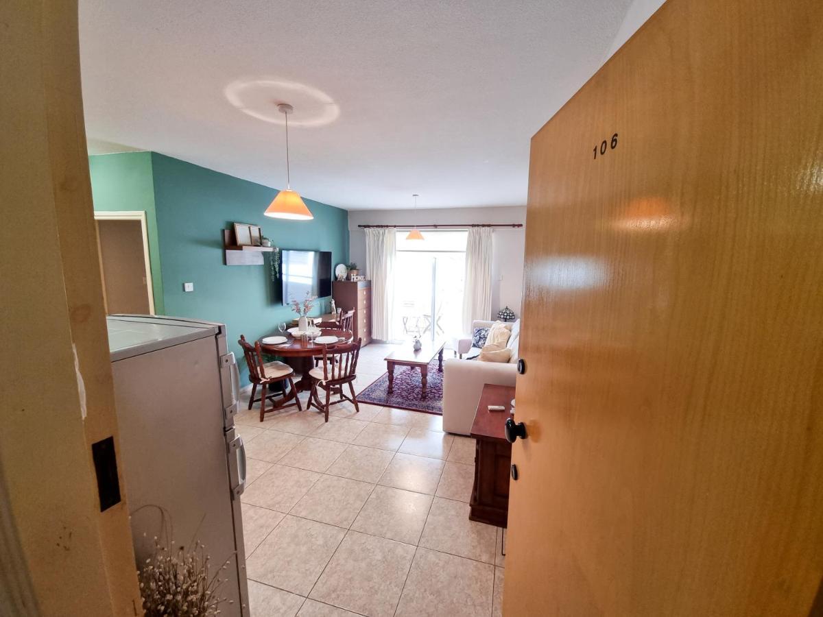 Dock Holiday Apartment Larnaca Bagian luar foto