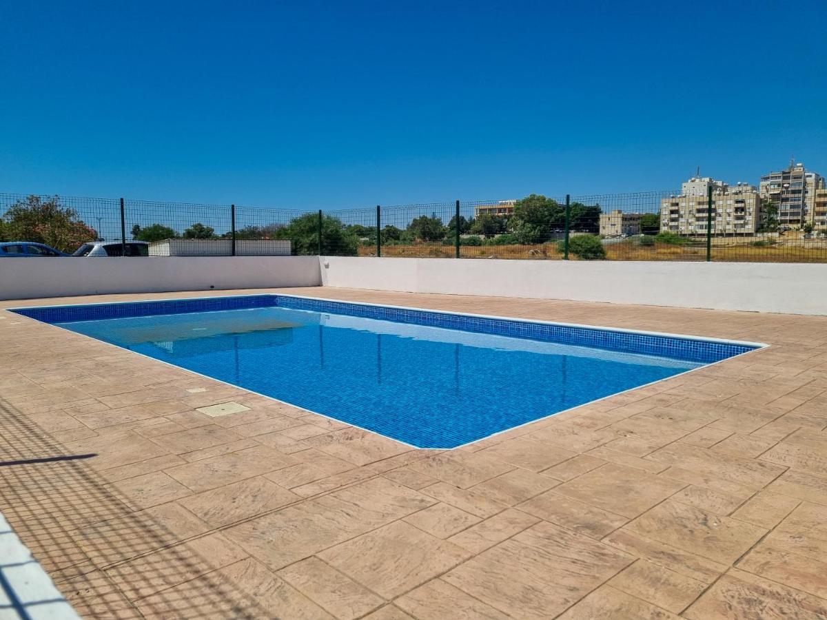 Dock Holiday Apartment Larnaca Bagian luar foto